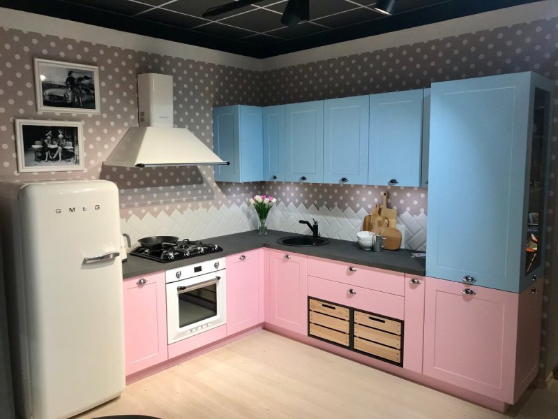 Розовая кухня в интерьере