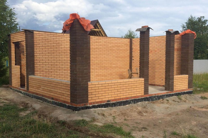 Кладка стены для беседки из кирпича