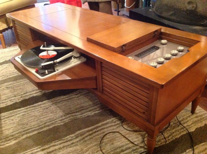 Виниловый проигрыватель victrola