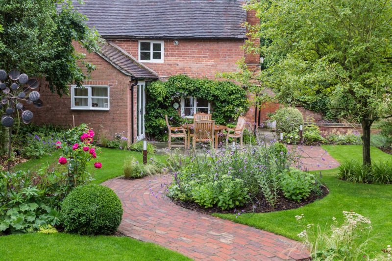 Farmhouse garden