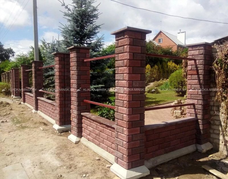 Кирпичные заборы