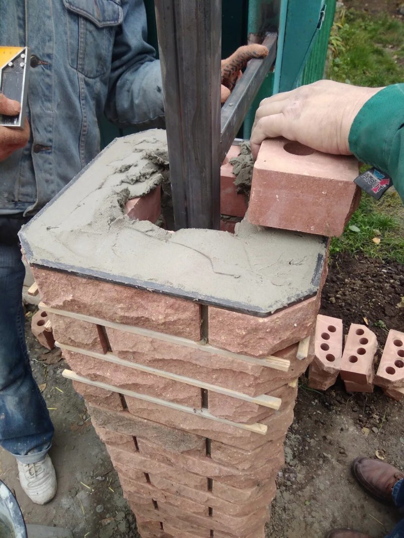 Кирпичные столбы для забора