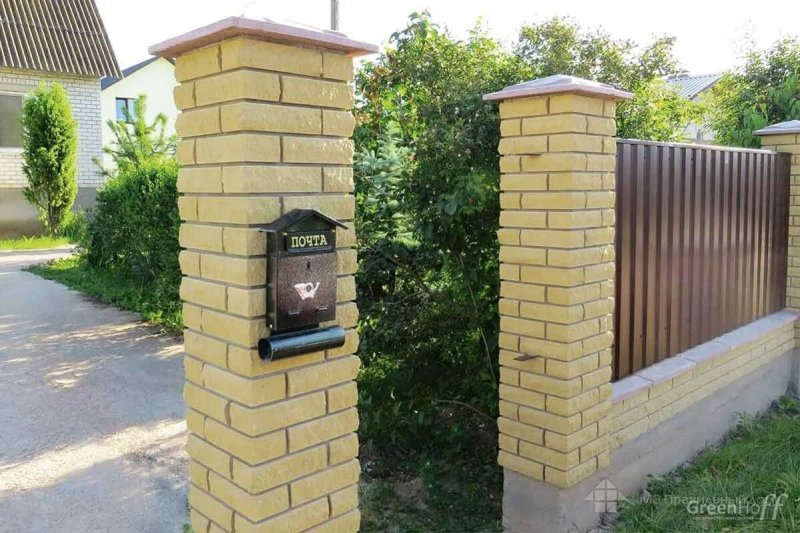 Забор столбы из кирпича