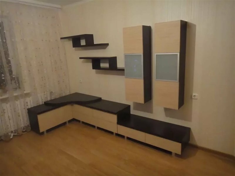 Угловая стенка в зал