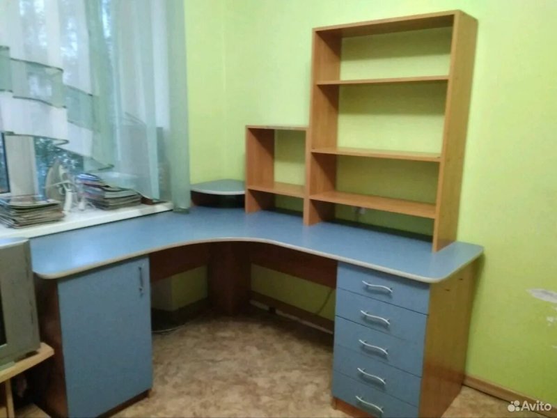 Угловой стол для школьника