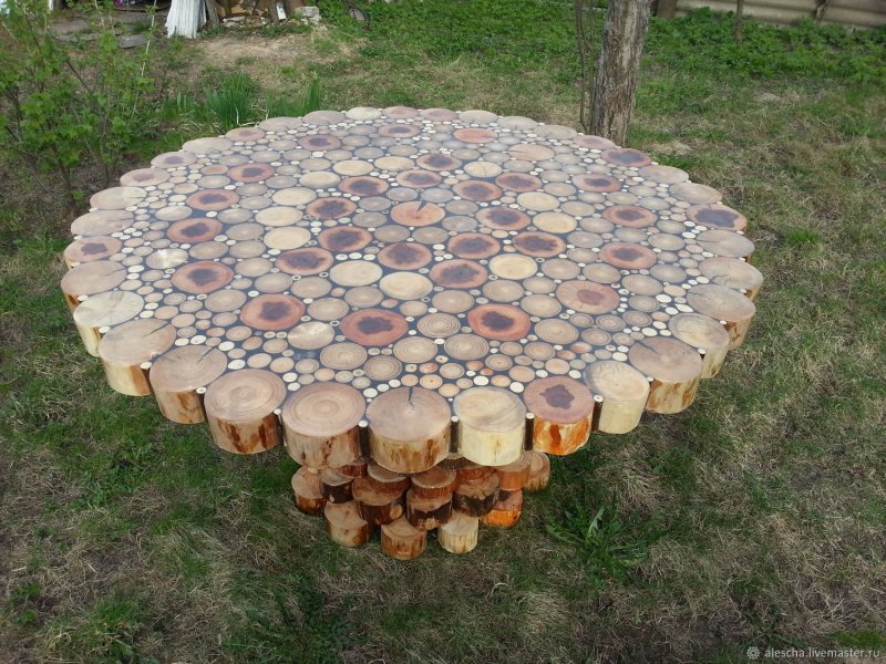 Столики из спилов дерева