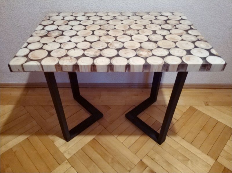 Столики из спилов дерева