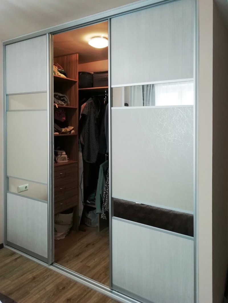 Двери купе в гардеробную