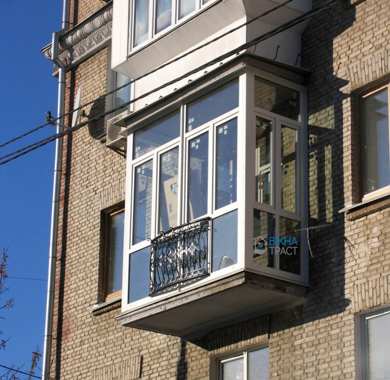 Французское остекление балкона