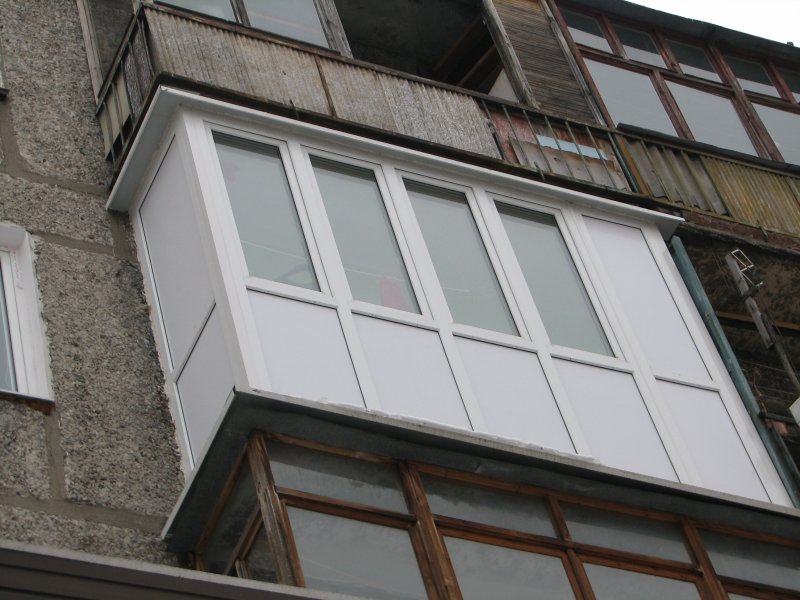 Остекление балкона в хрущевке