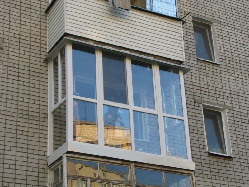 Стеклянный балкон в хрущевке