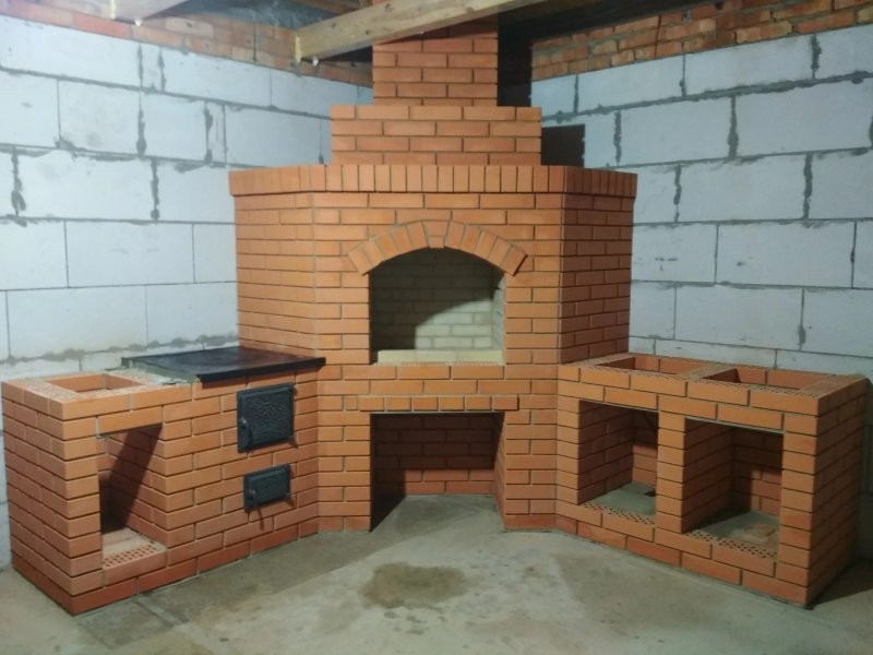 Угловое барбекю с казаном и коптильней