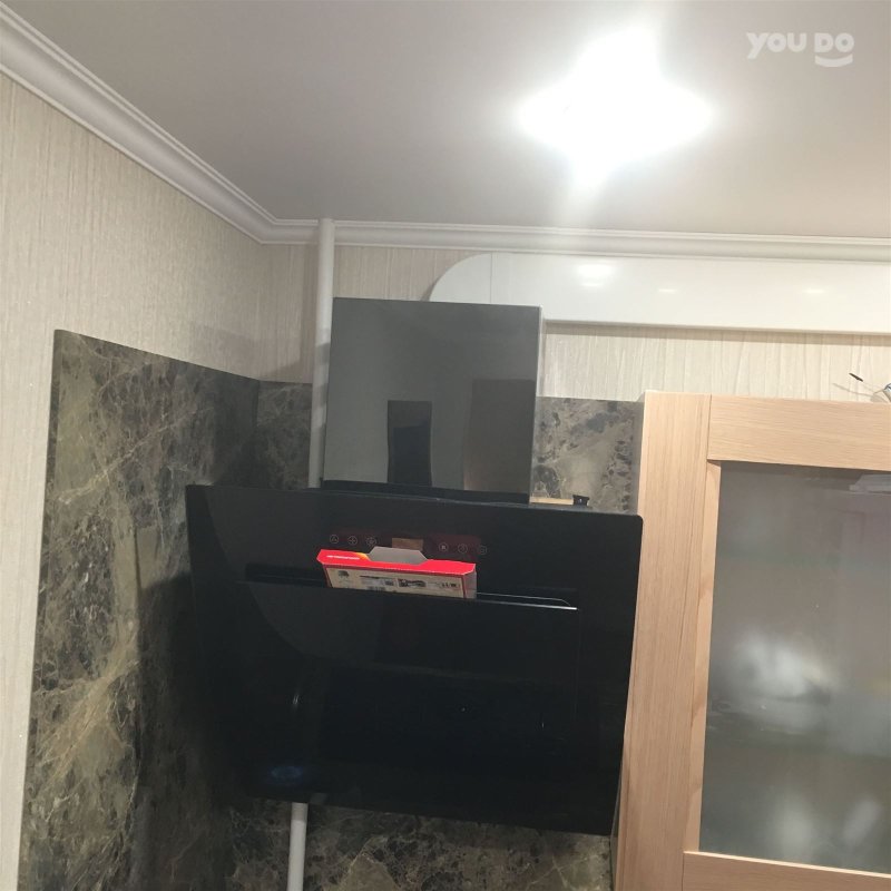 Короб для вытяжки на кухне черный