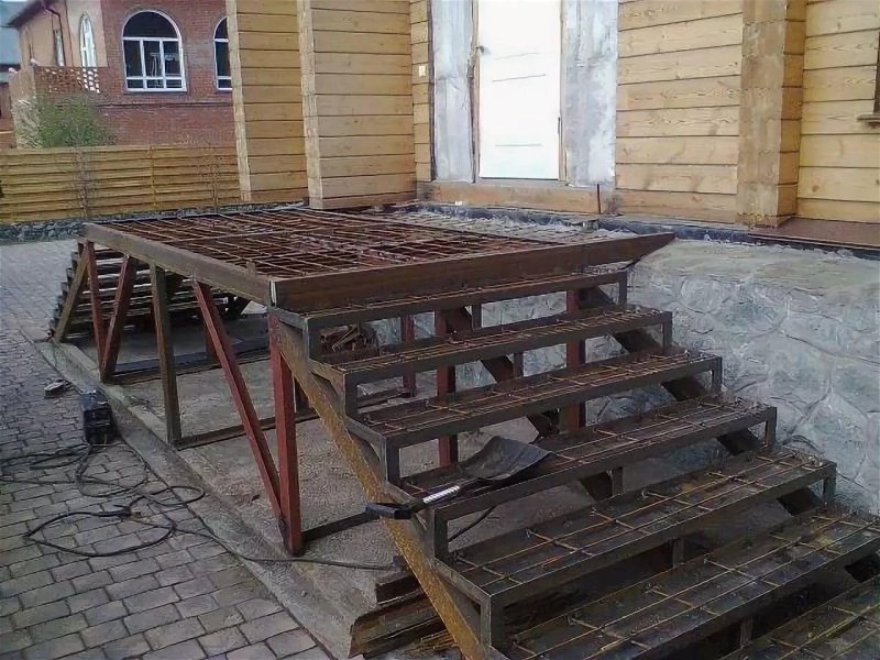 Металлокаркас для лестницы крыльца