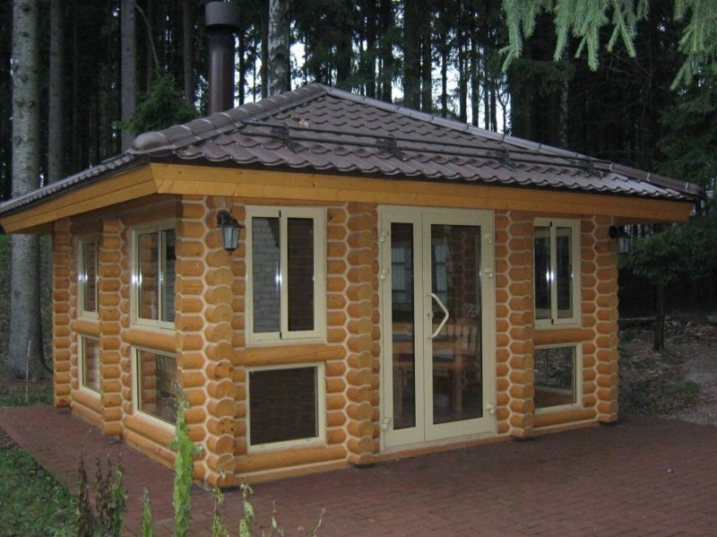 Беседка из бревна застекленная