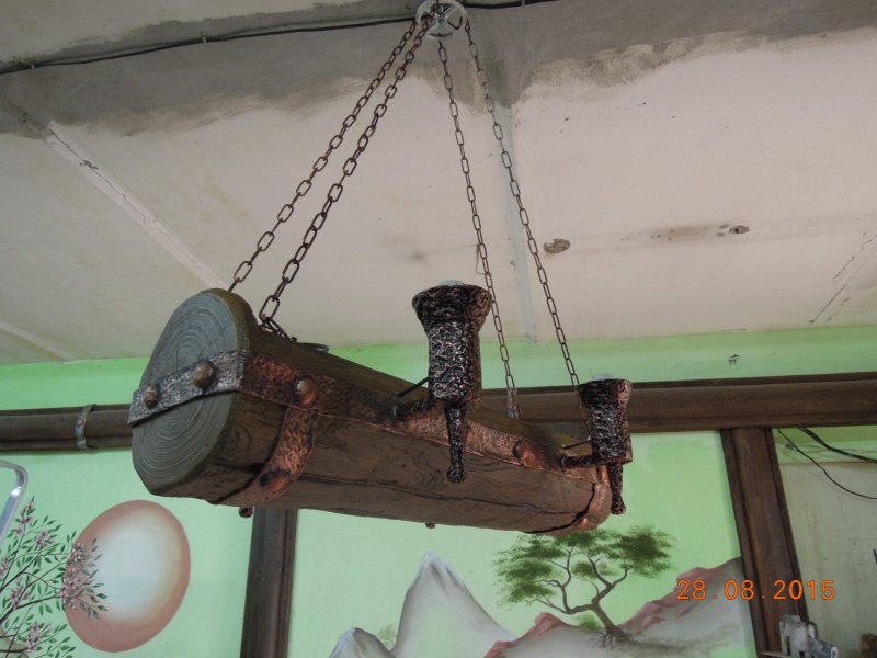 Светильник из бревна