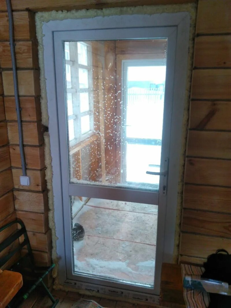 Пластиковая дверь