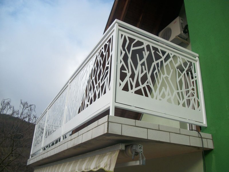 Balcony grill design