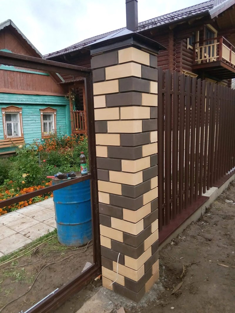 Кирпичные столбы для забора
