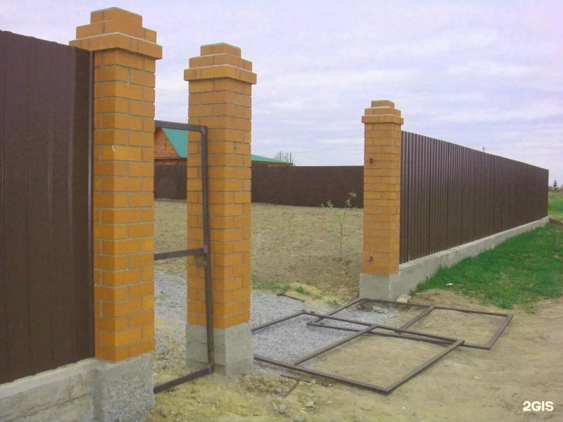 Забор столбы из кирпича
