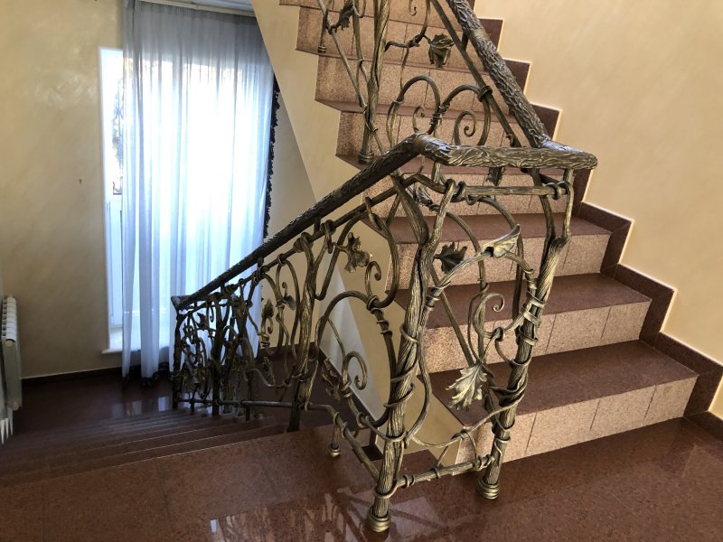 Кованые перила для лестниц