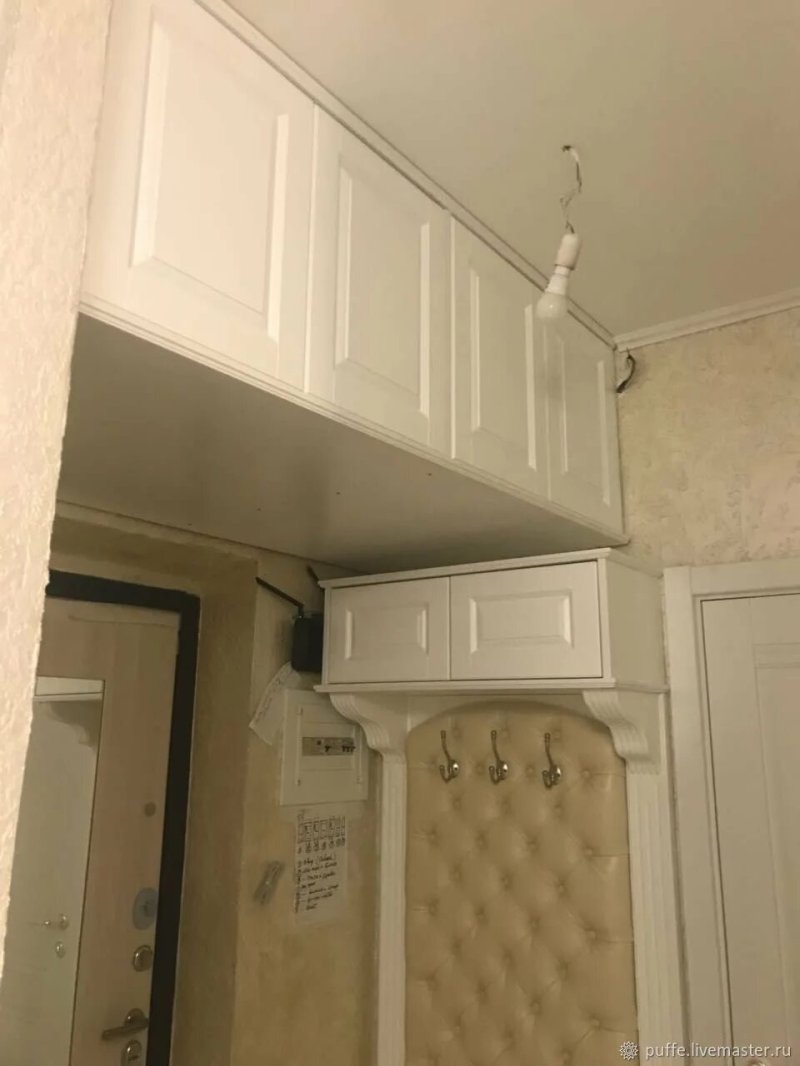 Прихожая с антресолью