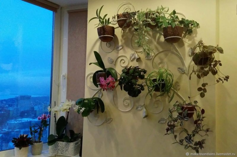 Подставка для цветов на стену