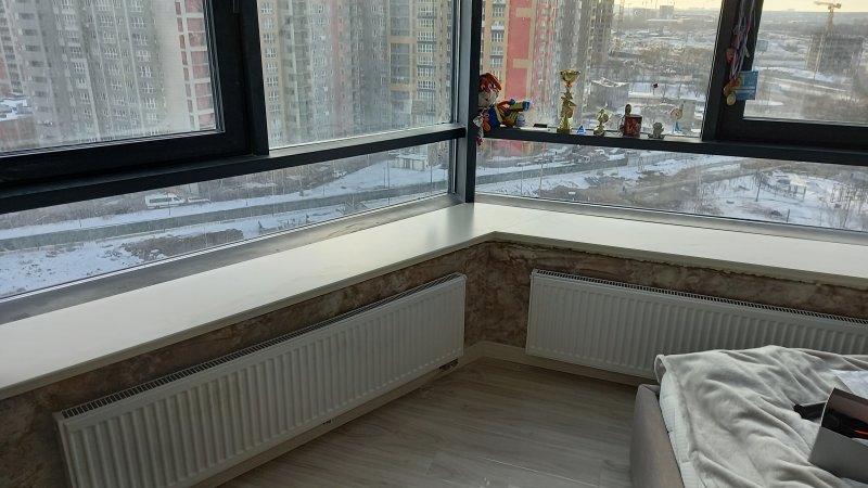 Низкие подоконники в интерьере