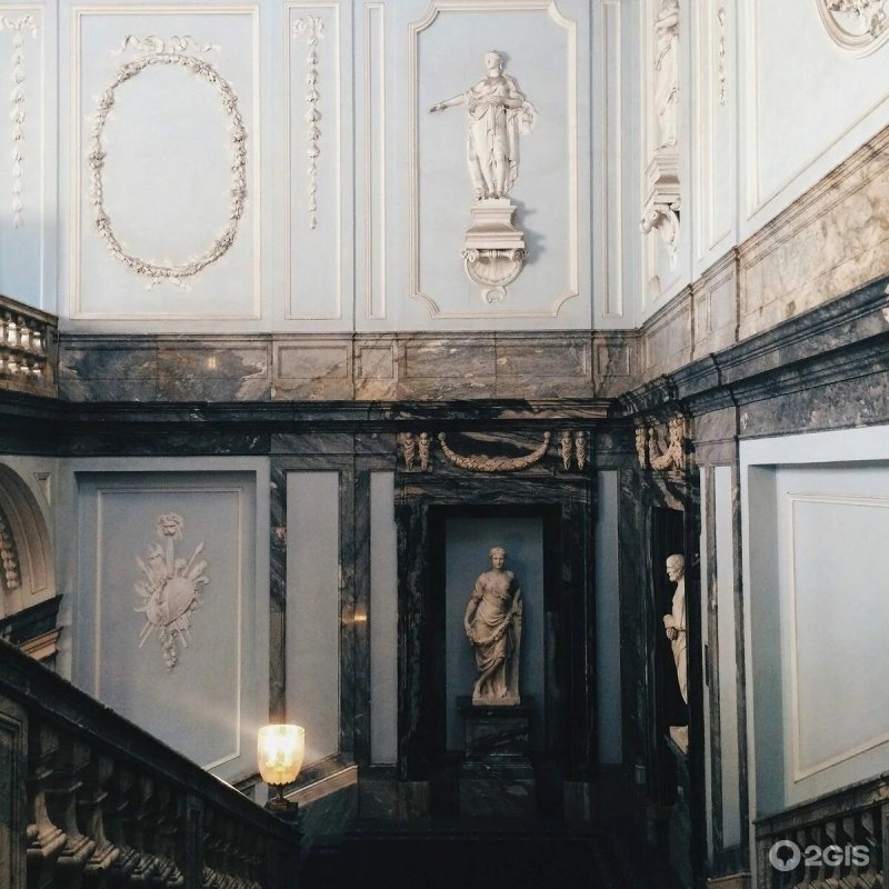 Мраморный дворец парадная лестница