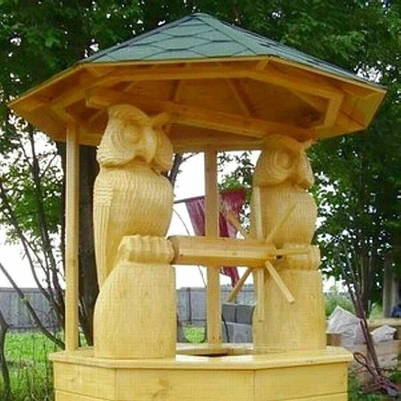 Деревянный домик для колодца