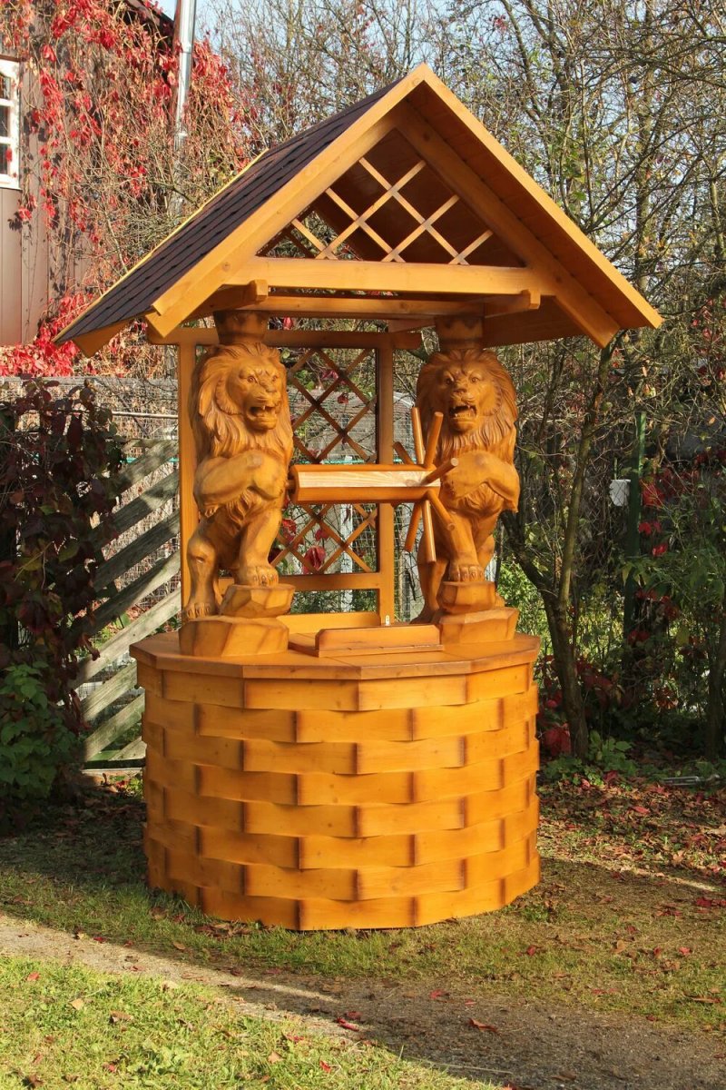 Резной колодец