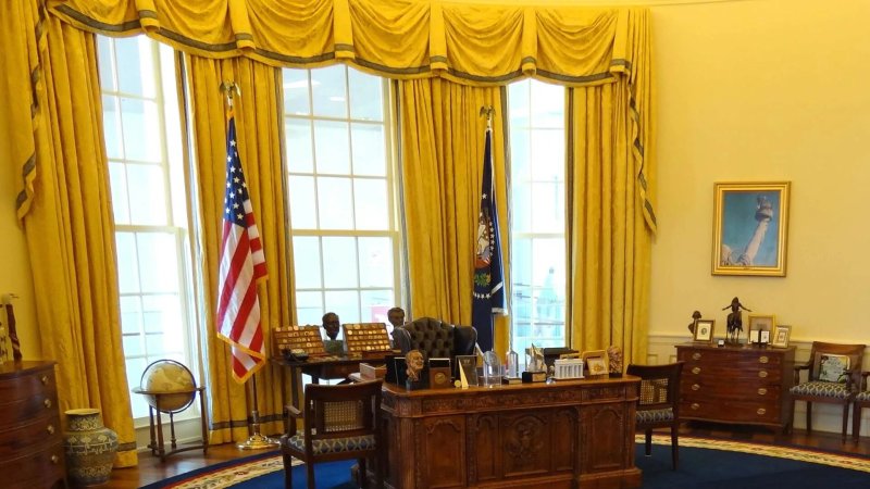 Овальный кабинет президента сша