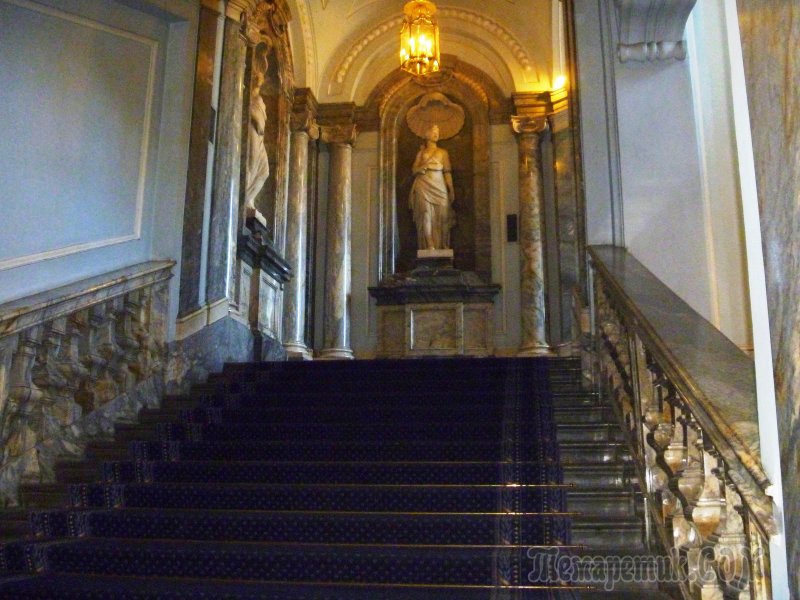 Мраморный дворец санкт-петербург парадная лестница