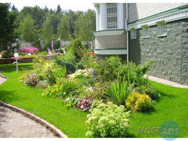 Красивые газоны и клумбы