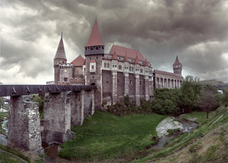 Замок корвинов румыния