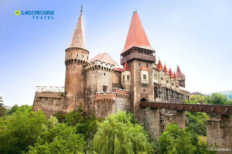 Замок корвинов румыния