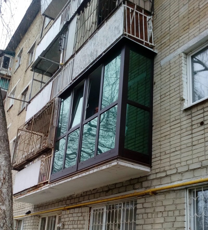 Безрамное остекление французского балкона