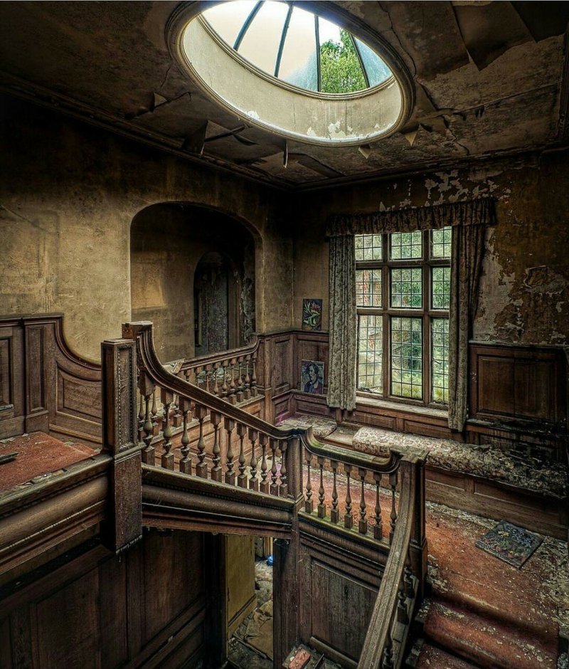 Заброшенный особняк manor house