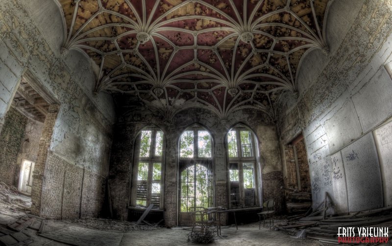 Заброшенный замок chateau de noisy бельгия