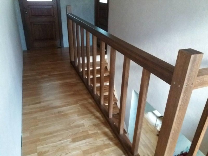 Перила для деревянной лестницы
