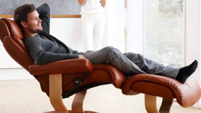 Кожаное кресло реклайнер relax lux