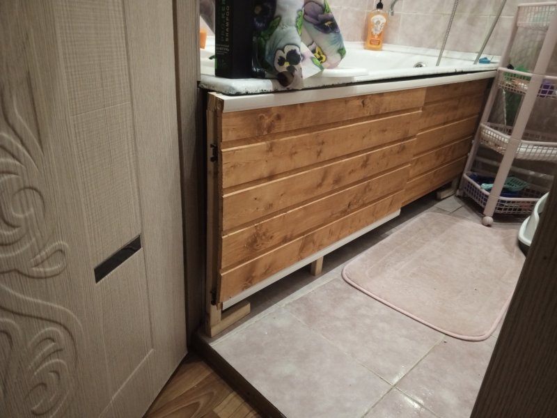 Деревянный экран под ванну