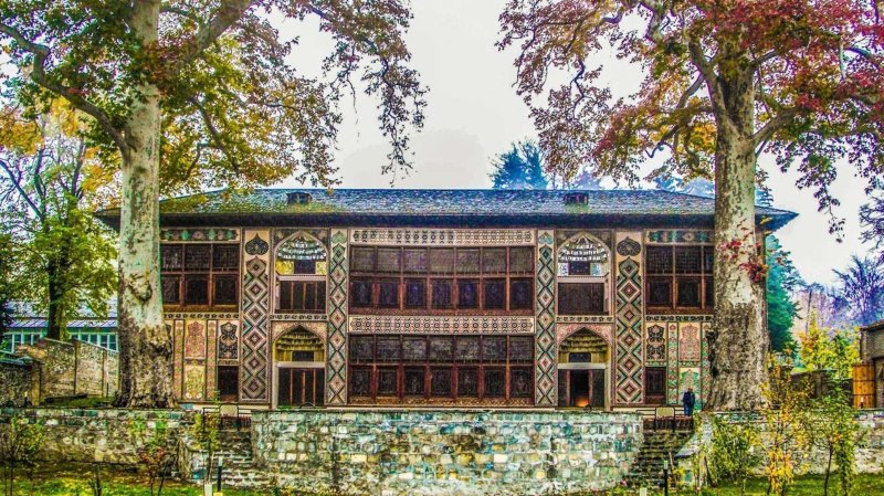Historic centre of sheki with the khan s palace