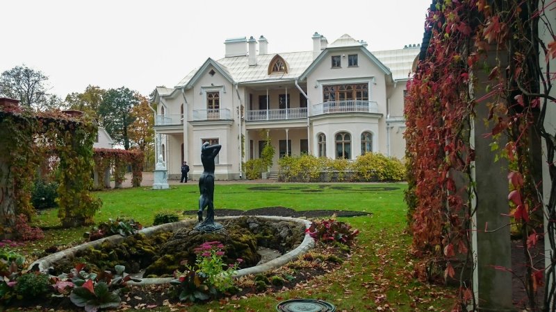 Дворец коттедж в парке александрия в петергофе