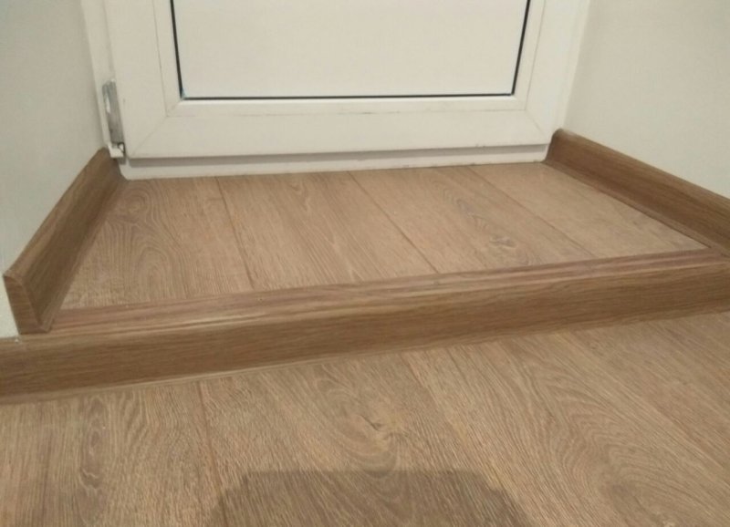 Порог на балкон из ламината
