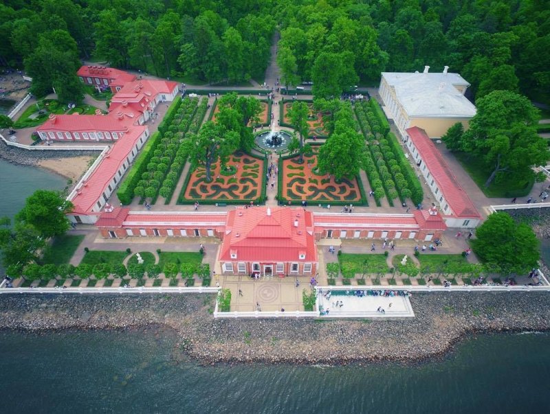 Санкт-петербург петергоф дворец монплезир