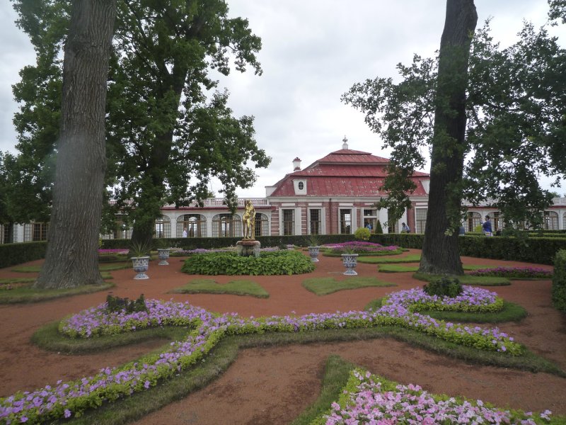 Санкт-петербург петергоф дворец монплезир