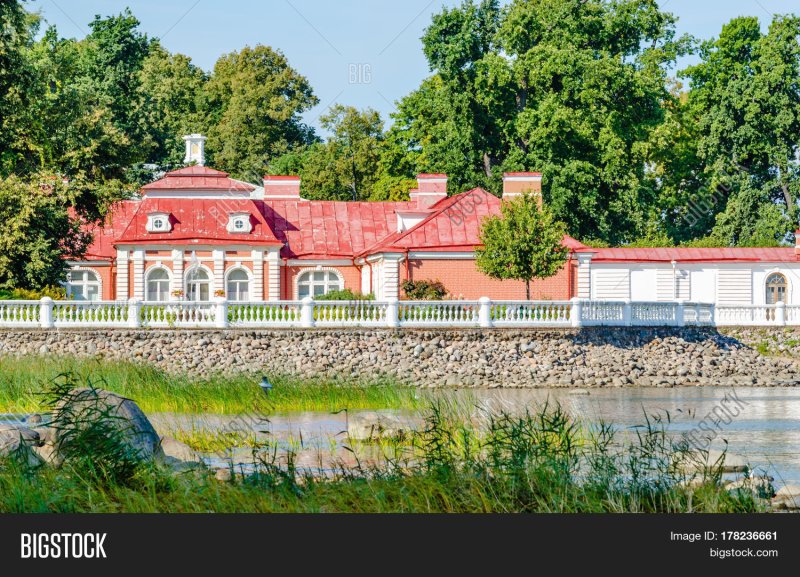 Петергоф дворец монплезир летом