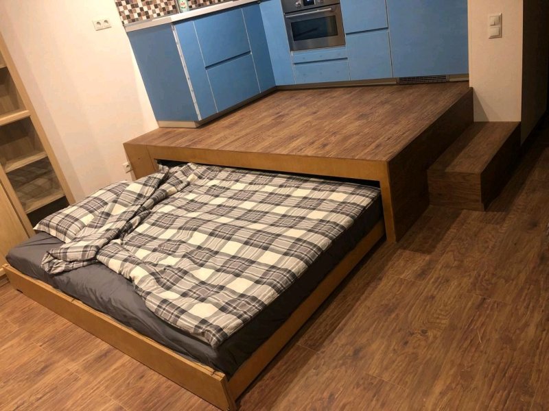 Выдвижная кровать из подиума