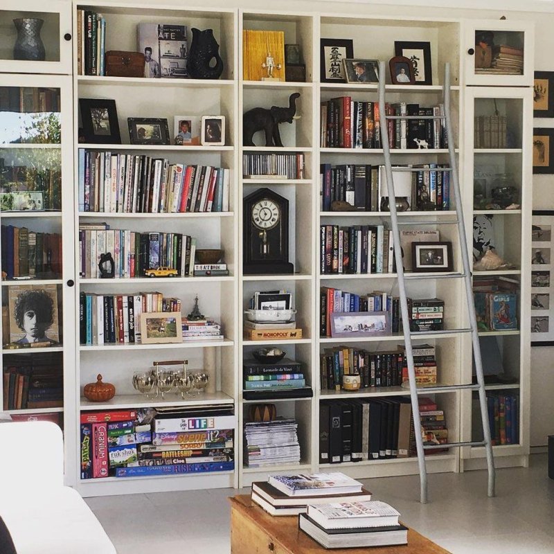 Книжные стеллажи в интерьере